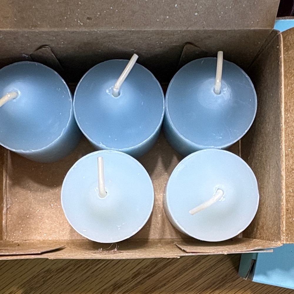 Partylite Assorted Tea Lights & Votive Candles - White, Burgundy, Deep Blue 34 - Picture 3 of 9
